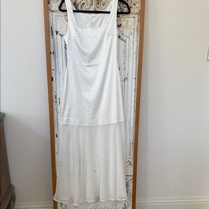 Elegant White Sleeveless Dress